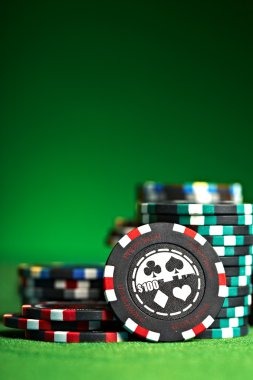 Live dealer streaming blackjack on mobile phone